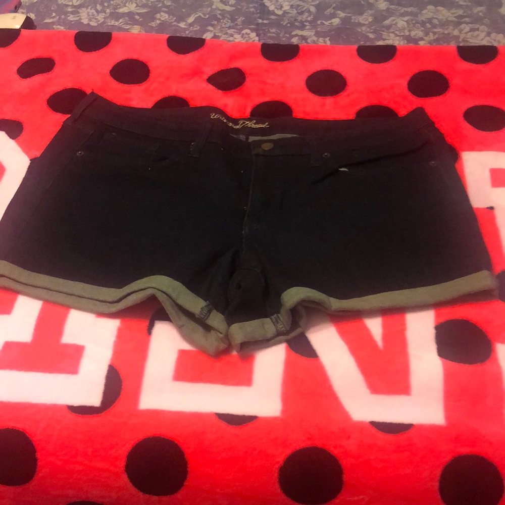 Here is a NWOT pair of women’s Jean shorts